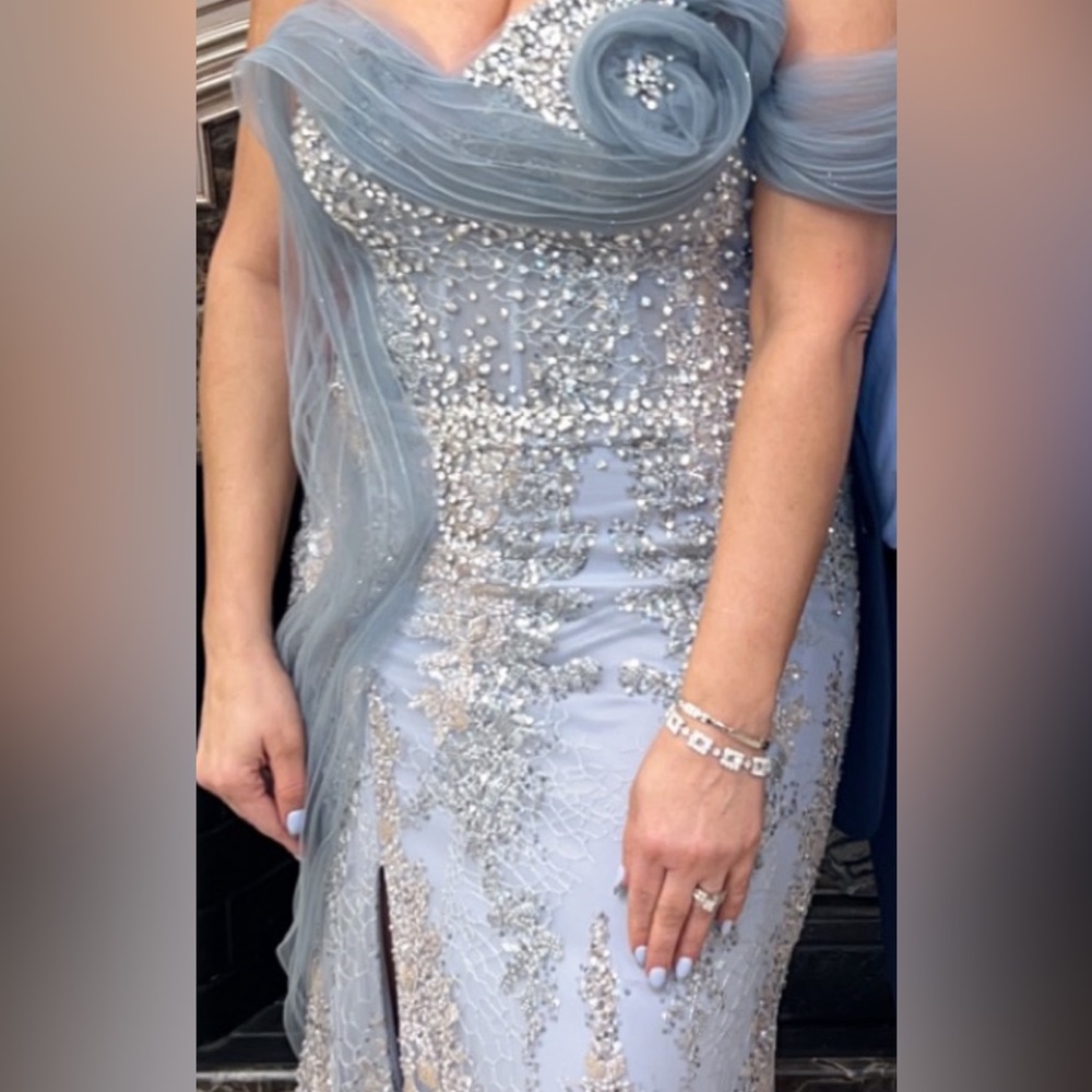 Beautiful sequin 2023 couture dress - Picture 4 of 8